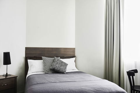 Plough Hotel - Tourism Caloundra 4