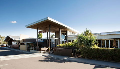 Villa Noosa Hotel - Tourism Caloundra 1