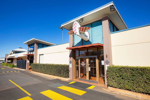 Wilsonton Hotel - Tourism Caloundra 1