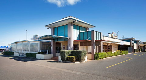 Wilsonton Hotel - Tourism Caloundra 0
