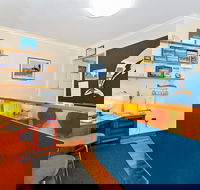 Dolphin Lodge - Tourism Caloundra