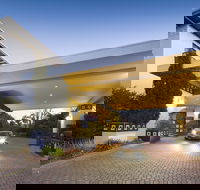 Ramada by Wyndham Diplomat Canberra - Tourism Caloundra