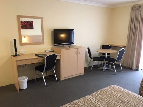 Maclin Lodge Motel - Tourism Caloundra 6