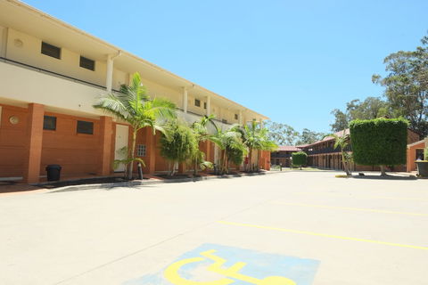 Maclin Lodge Motel - Tourism Caloundra 1