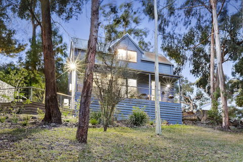 Briars Cottage - Daylesford - Tourism Caloundra 1