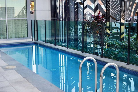 Oaks Gladstone Grand Hotel - Tourism Caloundra 1