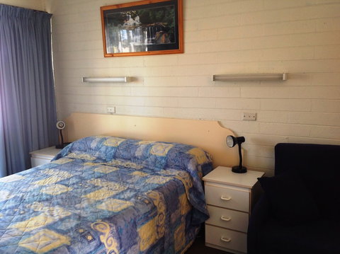 Sunraysia Motel & Holiday Apartments - Tourism Caloundra 6