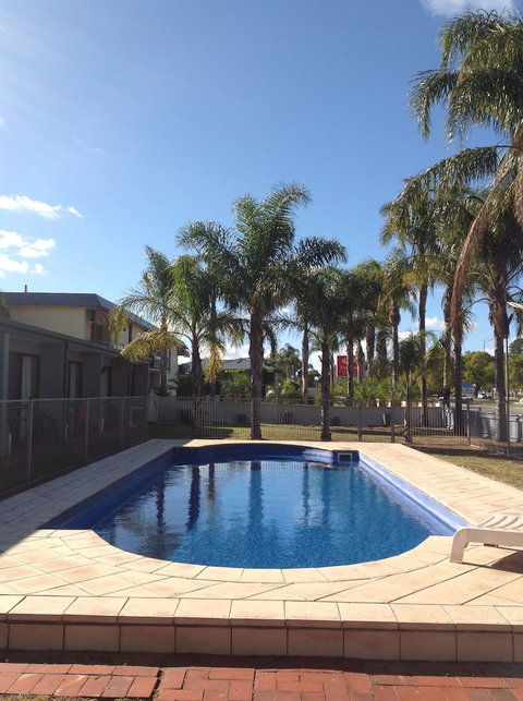 Sunraysia Motel & Holiday Apartments - Tourism Caloundra 2