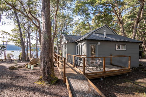 Lake St Clair Lodge - Tourism Caloundra 0