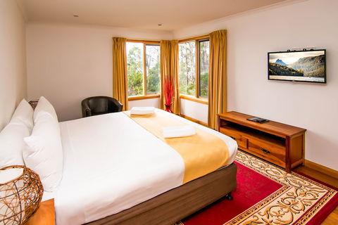 Lake St Clair Lodge - Tourism Caloundra 4