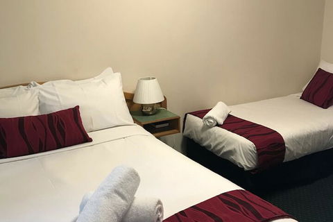 O'Shea's Royal Hotel - Tourism Caloundra 7