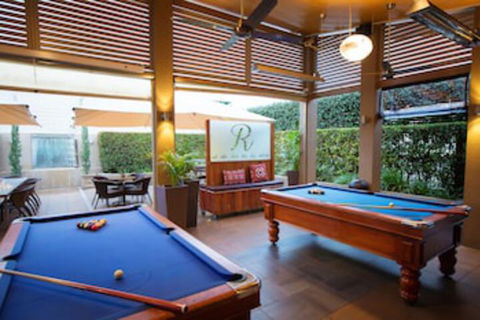 O'Shea's Royal Hotel - Tourism Caloundra 0