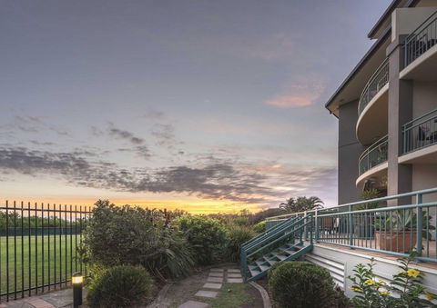 Currumbin Sands Holiday Apartments - Tourism Caloundra 0