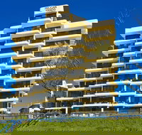 Pelican Sands Beach Resort - Tourism Caloundra