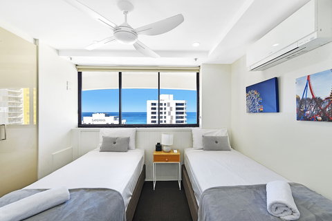 Victoria Square Private Apartments - Tourism Caloundra 4