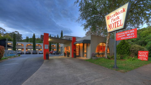 Riverbank Park Motel - Tourism Caloundra 3