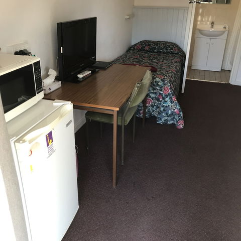 Travelway Motel - Tourism Caloundra 3
