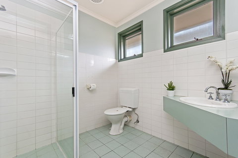 Melaleuca Motel - Tourism Caloundra 4