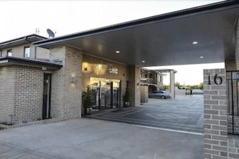Aastro Dish Motor Inn - Tourism Caloundra 1