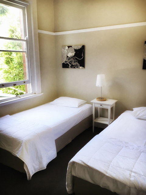 Oriental Hotel - Tourism Caloundra 2