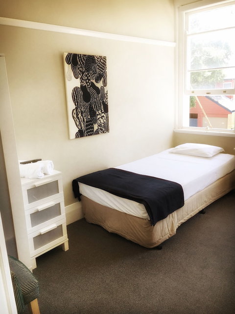 Oriental Hotel - Tourism Caloundra 4