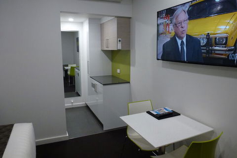 Golden Chain Tower Motor Inn - Tourism Caloundra 5