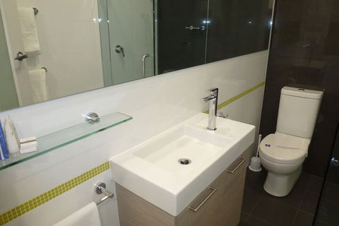 Golden Chain Tower Motor Inn - Tourism Caloundra 2