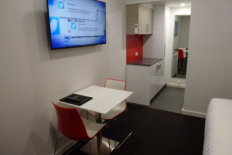 Golden Chain Tower Motor Inn - Tourism Caloundra 4