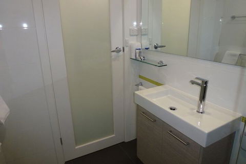 Golden Chain Tower Motor Inn - Tourism Caloundra 7