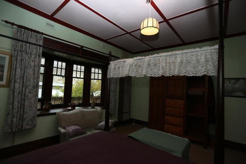 COLWYN HOUSE & STABLE COTTAGE B B - Tourism Caloundra 4