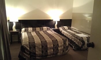 Avalon Motel - Tourism Caloundra 6