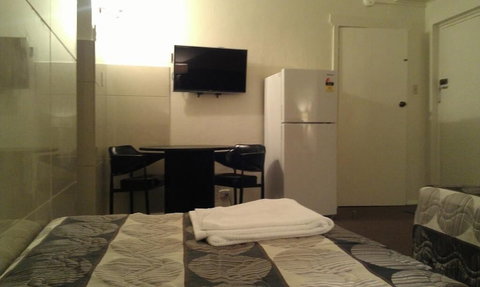 Avalon Motel - Tourism Caloundra 2