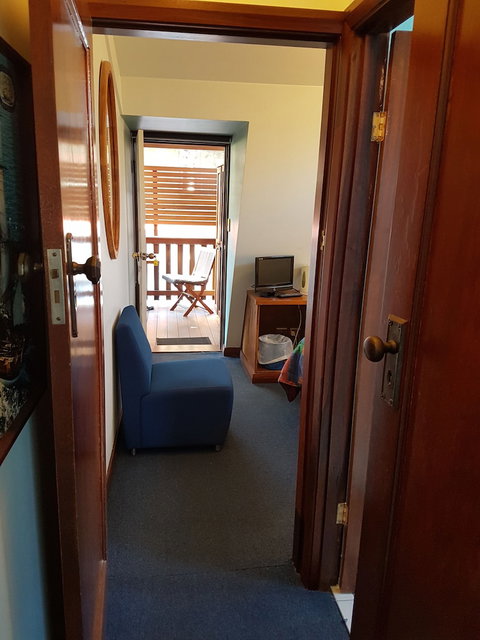 Admiral Stirling Inn - Tourism Caloundra 6