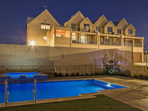 Serenity On The Terrace - Tourism Caloundra 4