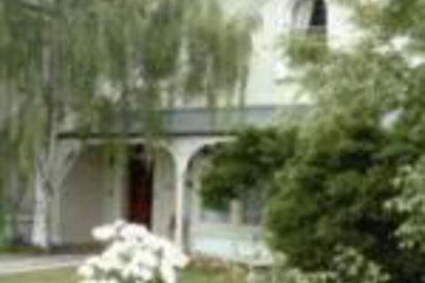Windmill Hill Lodge - Tourism Caloundra 0