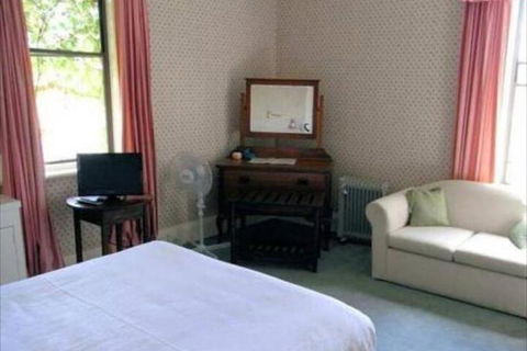 Windmill Hill Lodge - Tourism Caloundra 4
