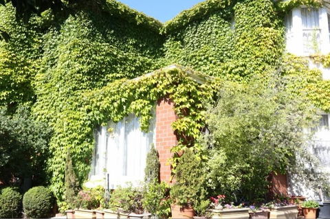 Kilmarnock House - Tourism Caloundra 1