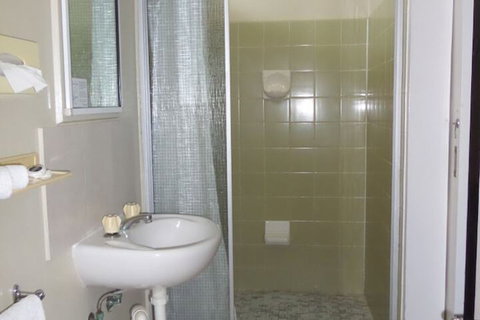 Moondarra Motel - Tourism Caloundra 3