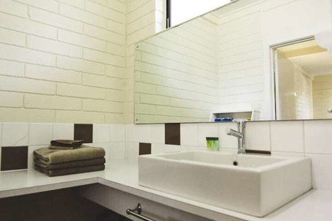 Central Highlands Motor Inn - Tourism Caloundra 7