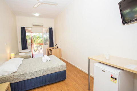 Hi Way Inn Motel - Tourism Caloundra 3