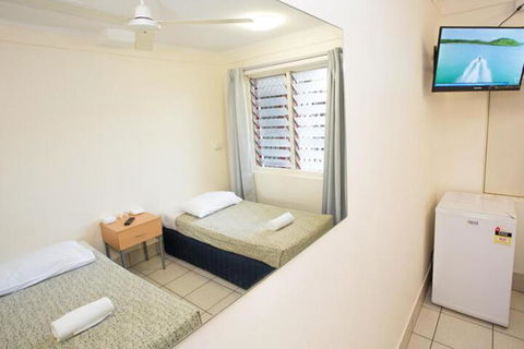 Hi Way Inn Motel - Tourism Caloundra 4