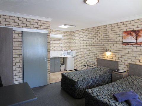 Cowra Crest Motel - Tourism Caloundra 6