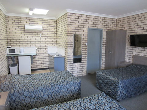 Cowra Crest Motel - Tourism Caloundra 4