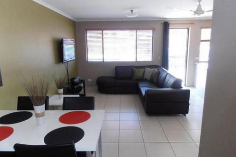 Beachside Court Holiday Apartments - Tourism Caloundra 5