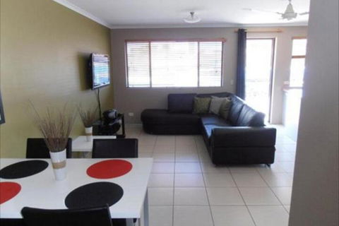Beachside Court Holiday Apartments - Tourism Caloundra 6