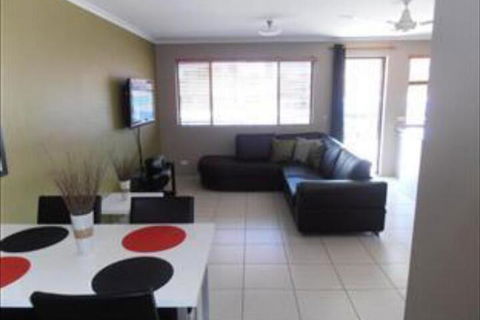 Beachside Court Holiday Apartments - Tourism Caloundra 3