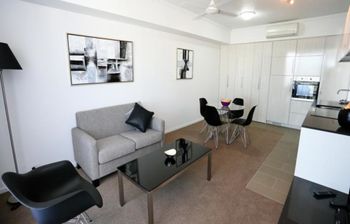 Under The Townsville Sun (694I) - Tourism Caloundra 1
