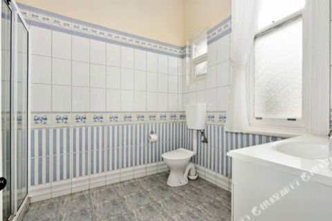 Rose Garden Spacious Family Home Near CBD - Tourism Caloundra 0