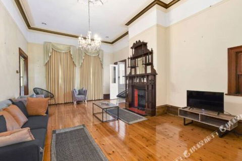 Rose Garden Spacious Family Home Near CBD - Tourism Caloundra 1