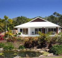 4 Cascade Luxury House on Fairway - Tourism Caloundra